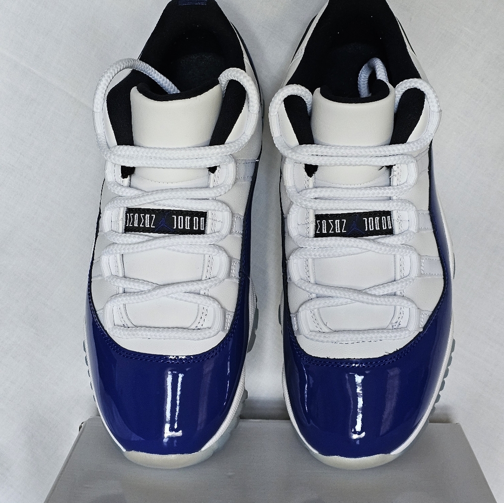 WMNS Air Jordan 11 Retro Low White/Black-Concord Size 8 AH7860-100